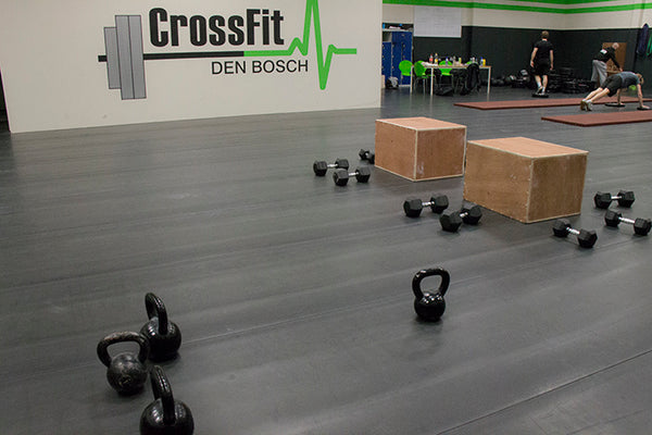 Crossfit vloer van gebruikte transportbanden